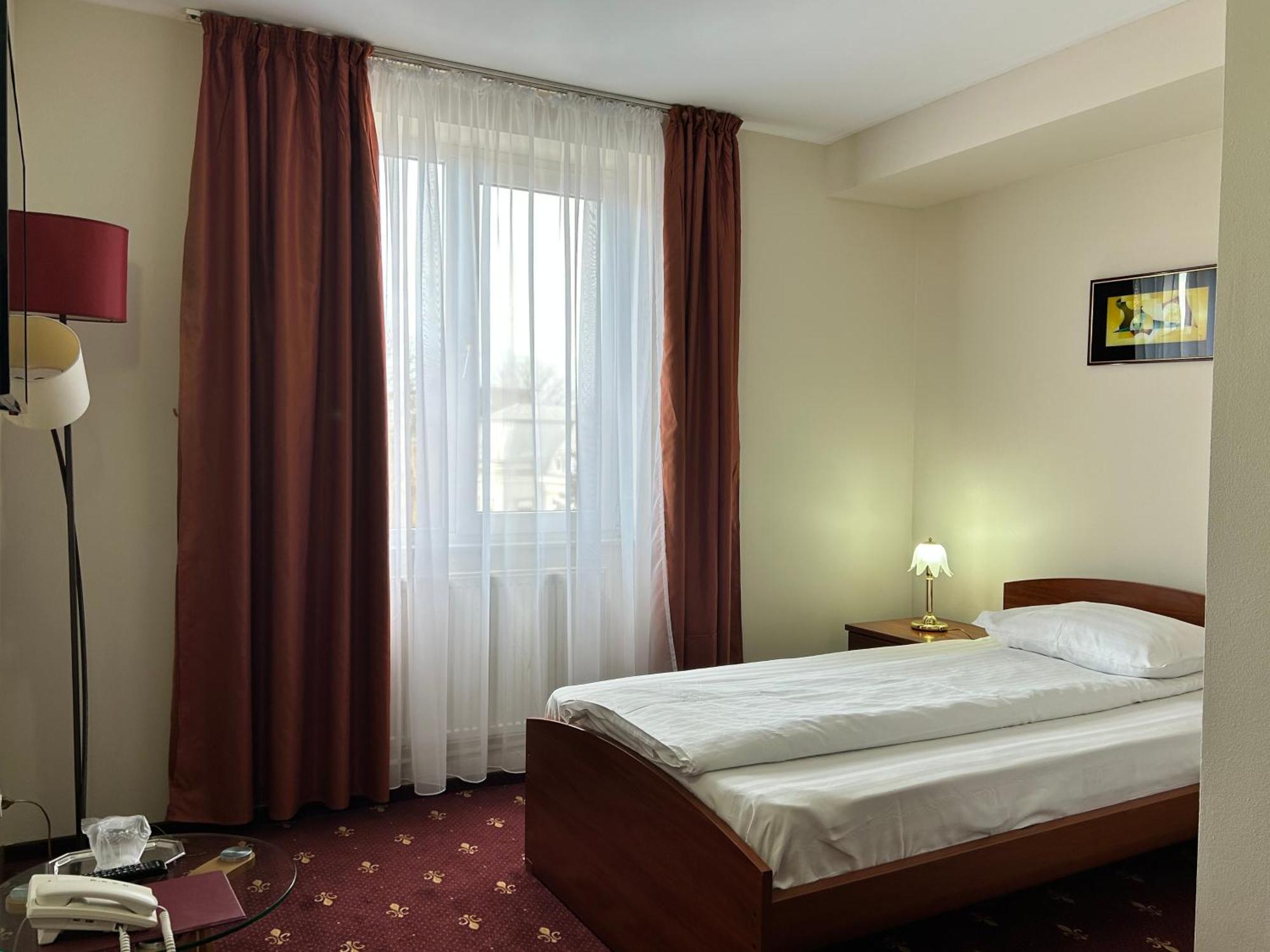 Hotel Bistrita Bacău Екстериор снимка
